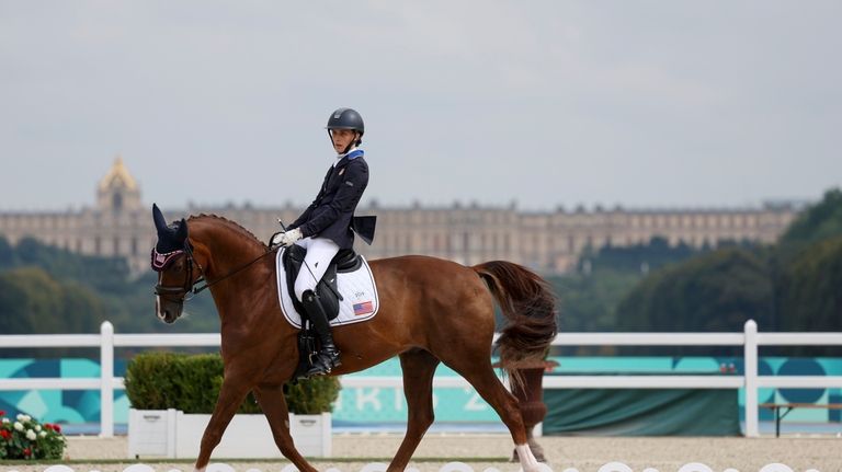 Fiona Howard of the U.S. competes in the individual Freestyle...