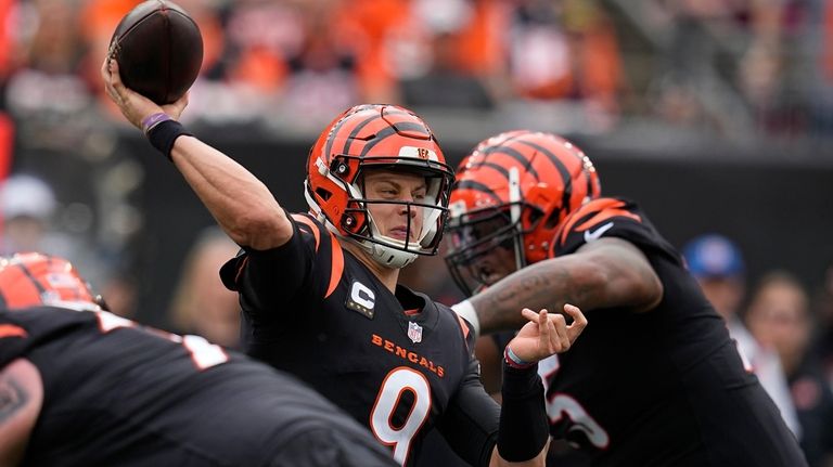 Bengals QB Joe Burrow could miss 'several weeks' with calf strain, coach  Taylor says - Newsday