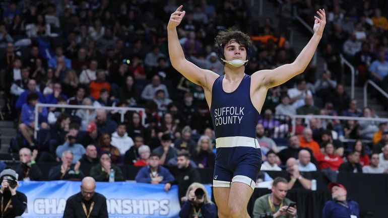 Nick LaMorte Rocky Point defeats Jordan Brown of Monroe-Woodbury in...