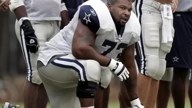 Dallas Cowboys' Larry Allen takes a knee during NFL training...