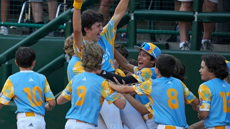 El Segundo, California's Louis Lappe, center, celebrates with teammates after...