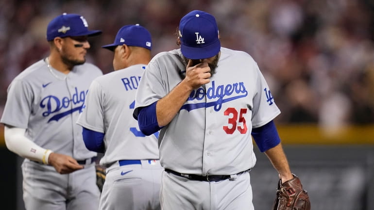Dodgers roster: Opening day includes 16 pitchers, 12 position players -  True Blue LA