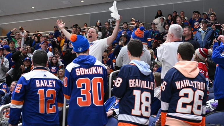  Islanders fans react in the second period against the Winnipeg...