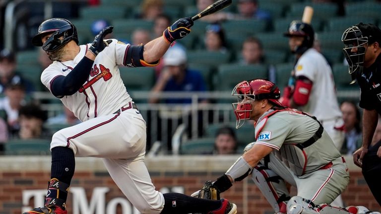 Atlanta Braves outfielder Adam Duvall (14) hits a single in...