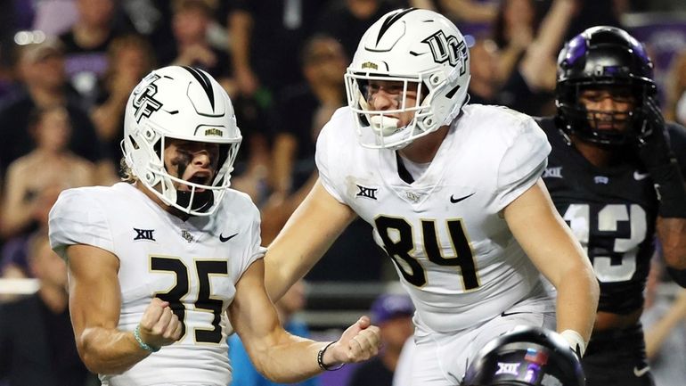 Central Florida place kicker Colton Boomer (35) celebrates with tight...