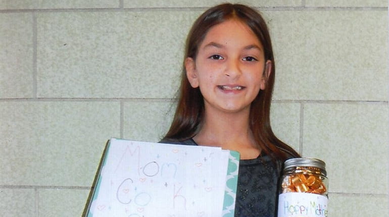 Kidsday reporter Sophia Marucheau offers homemade gift ideas for Mother's...