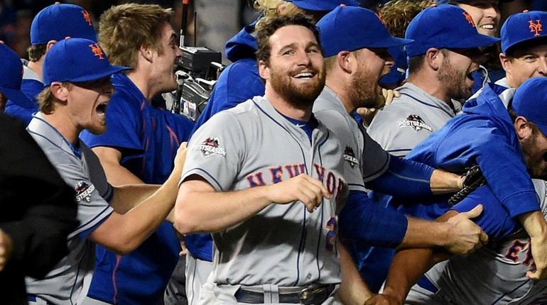 Daniel Murphy and the New York Mets celebrate their NLCS...