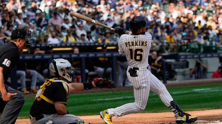 Milwaukee Brewers surprise fans before Pittsburgh Pirates game