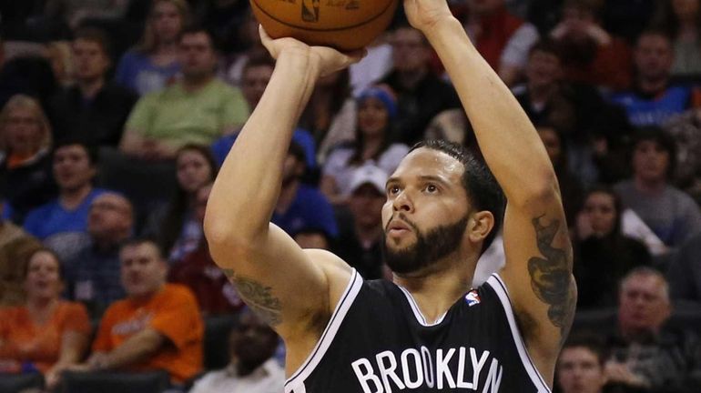 Nets guard Deron Williams shoots undefended in the second quarter...