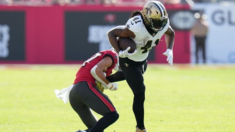 New Orleans Saints running back Alvin Kamara (41) carries against...