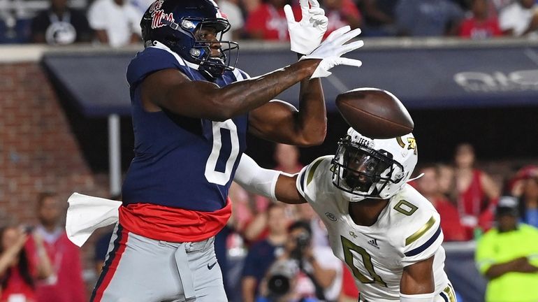 Mississippi tight end Michael Trigg, left, drops a pass under...