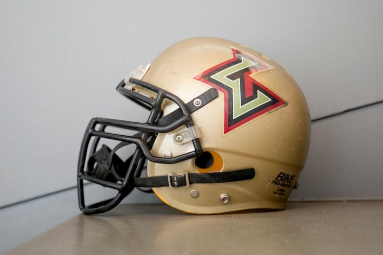 Guardians unveil uniforms for inaugural XFL season - Newsday