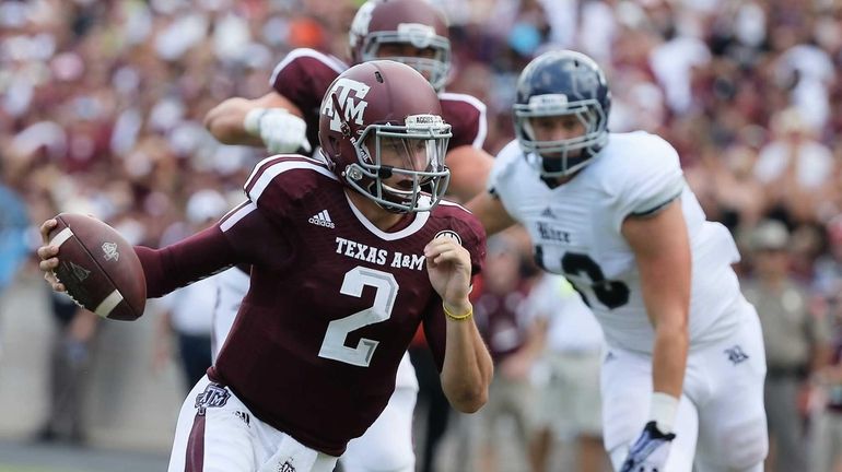 Johnny Manziel #2 of the Texas A&M Aggies runs upfield...