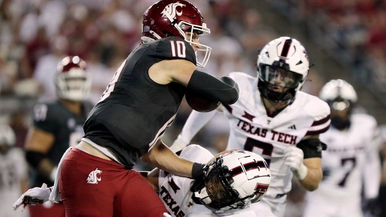 Washington State quarterback John Mateer (10) carries the ball while...