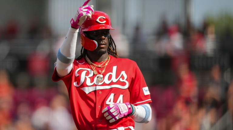 Luis Castillo strikes out 11 as Reds beat Cubs 5-3