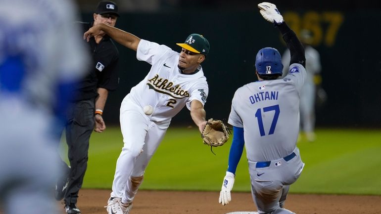 Oakland Athletics second baseman Darell Hernaiz (2) is unable to...