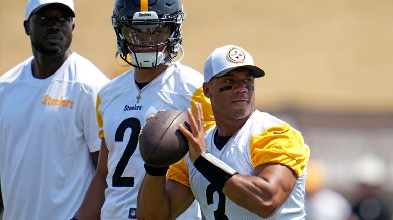 Pittsburgh Steelers quarterbacks Russell Wilson (3) and Justin Fields (2)...