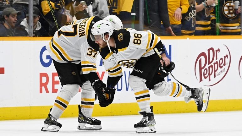 Boston Bruins center Patrice Bergeron (37) and right wing David...