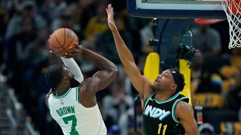 Boston Celtics' Jaylen Brown (7) shoots over Indiana Pacers' Bruce...