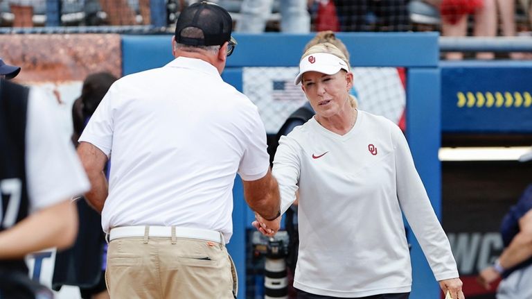 Oklahoma coach Patty Gasso, right, and Texas coach Mike White...