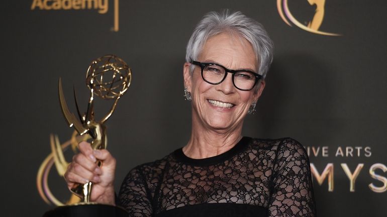 Jamie Lee Curtis poses with her award for outstanding guest...