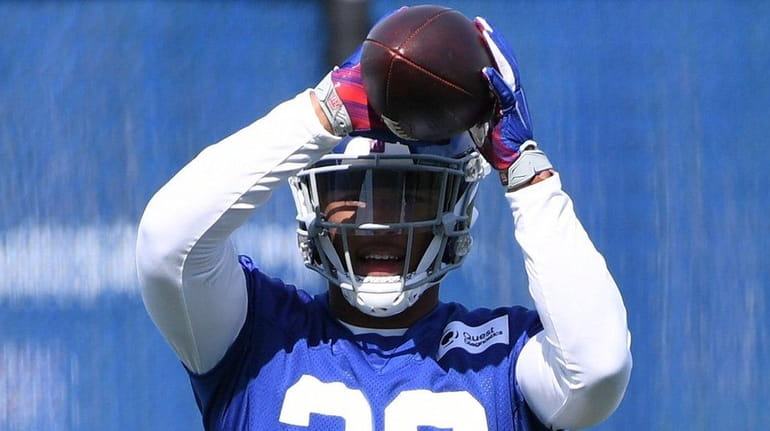 Giants running back Saquon Barkley makes a catch during the...
