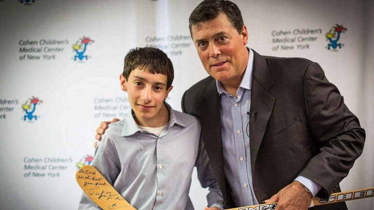 Hockey Hall of Famer Pat LaFontaine makes special appearance to...