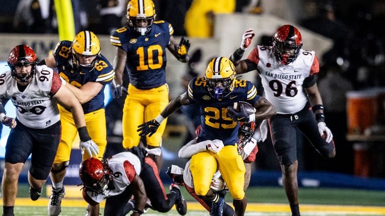 California running back Jaivian Thomas (25) rushes up the field...