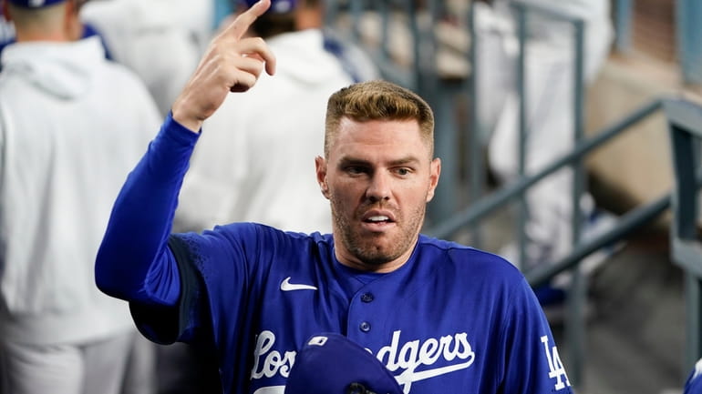 Dodgers' Freddie Freeman reaches 200 hits for first time in his