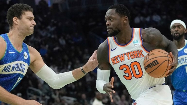 Knicks' Julius Randle tries to get past Milwaukee Bucks' Brook...