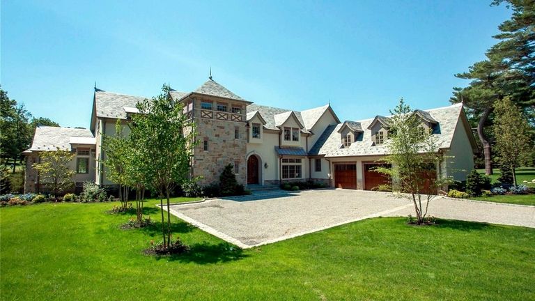 This $5.595 million Jericho home has six bedrooms.