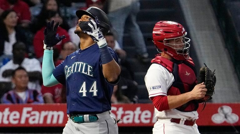 Julio Rodríguez scores winning run as Mariners beat Angels 