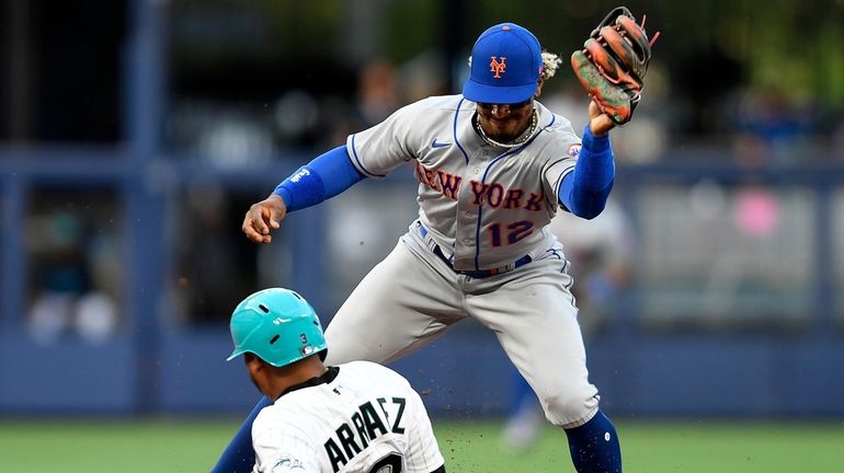 Mets shortstop Francisco Lindor tags out Marlins' Luis Arraez during...