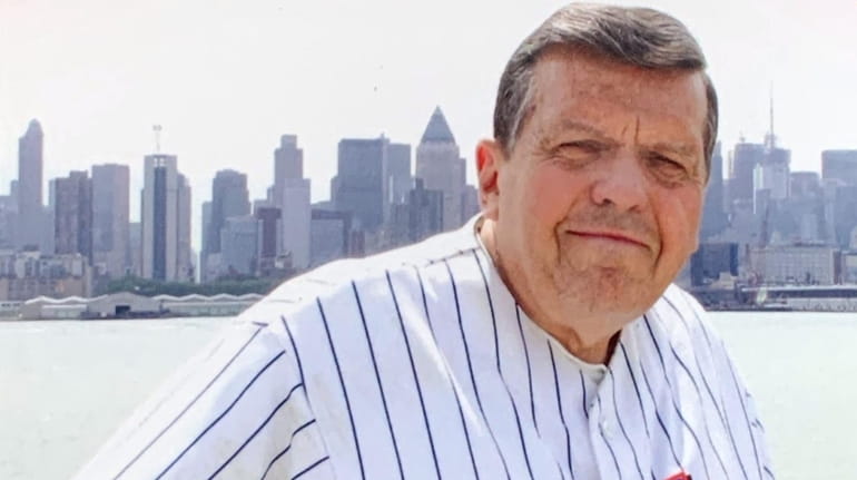 Dan Reilly, the Original Mr. Met, Is Dead at 83 - The New York Times
