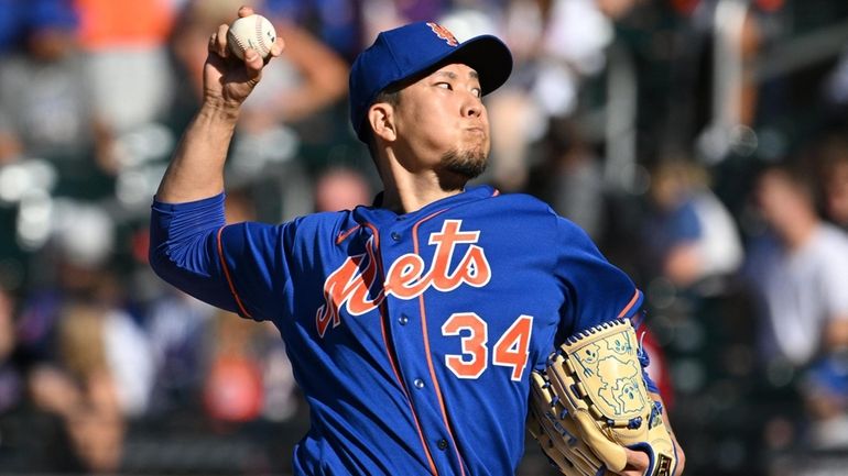 New York Mets starting pitcher Kodai Senga delivers against the...