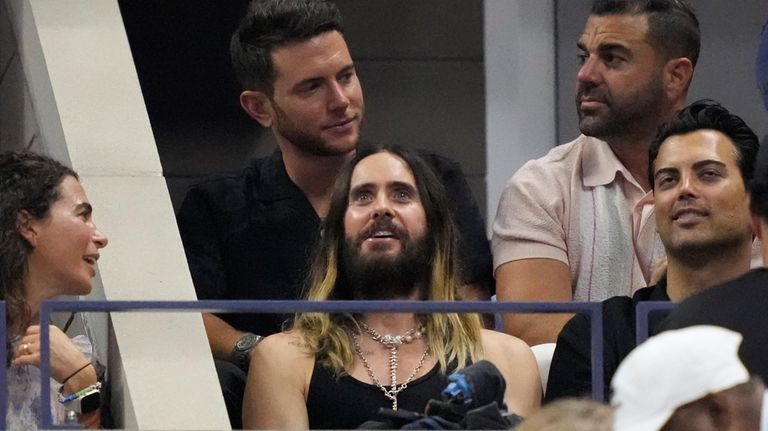 Jared Leto, center, attends a match between Carlos Alcaraz, of...