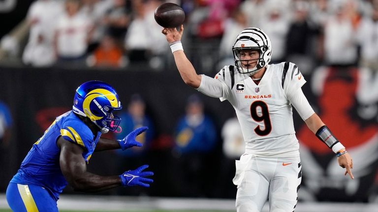 Cincinnati Bengals quarterback Joe Burrow, right, throws over Los Angeles...