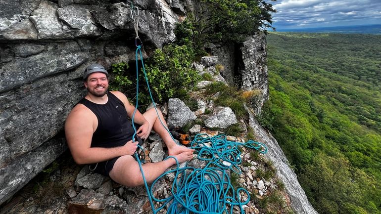 New York Jets offensive lineman Wes Schweitzer takes a break...