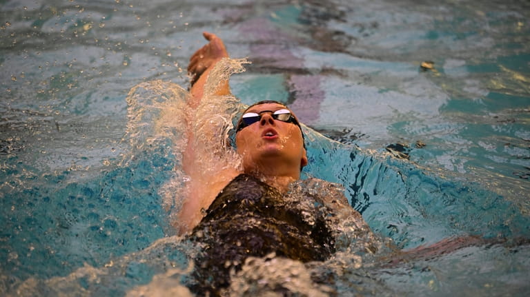 Jessica Long swims the Women's 100 backstroke at the 2024...