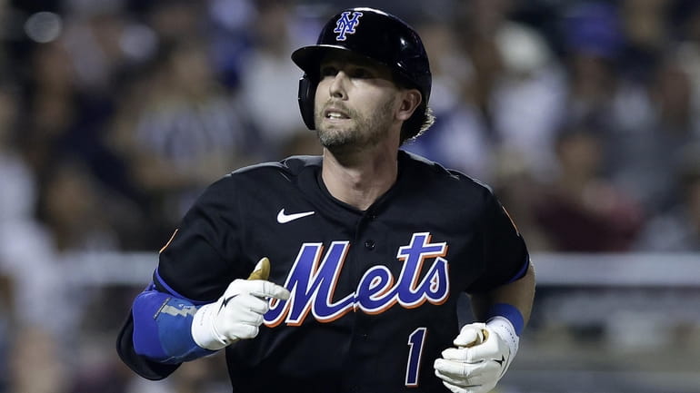 A first for Mets' Jeff McNeil, who plays centerfield in lackluster