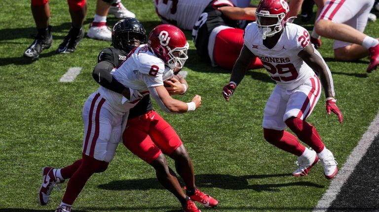 Oklahoma quarterback Dillon Gabriel (8) carries the ball for a...