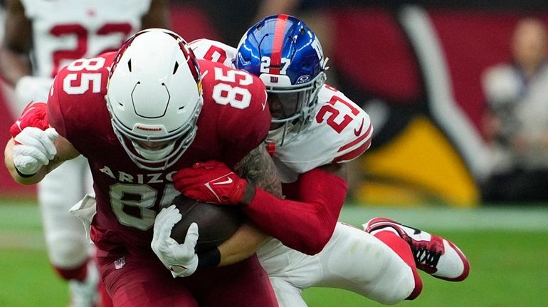 Giants safety Jason Pinnock (27) tackles Arizona Cardinals tight end...