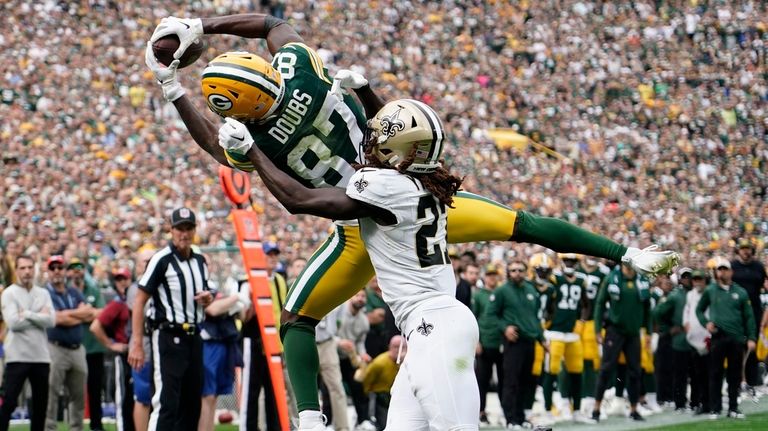 Green Bay Packers wide receiver Romeo Doubs (87) pulls in...