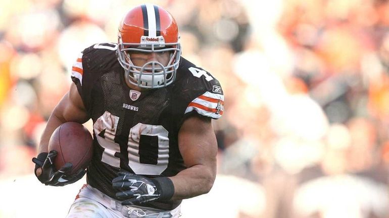 Running back Peyton Hillis of the Cleveland Browns runs the...