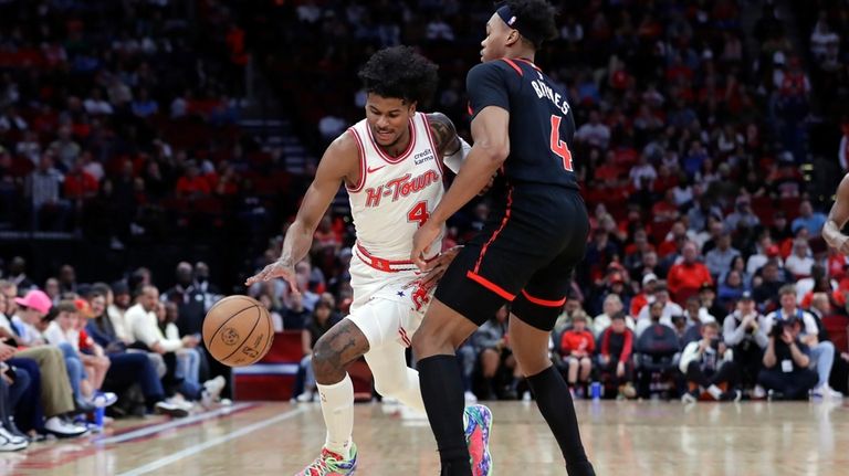 Houston Rockets guard Jalen Green (4) drives around Toronto Raptors...