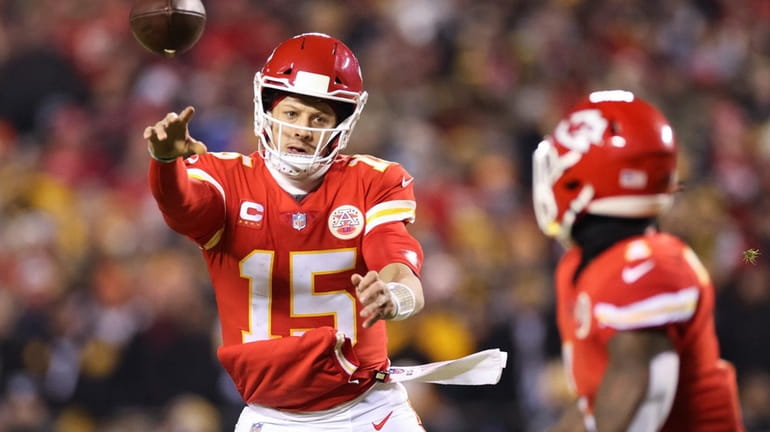 Patrick Mahomes leads Kansas City in wild-card blowout of Steelers
