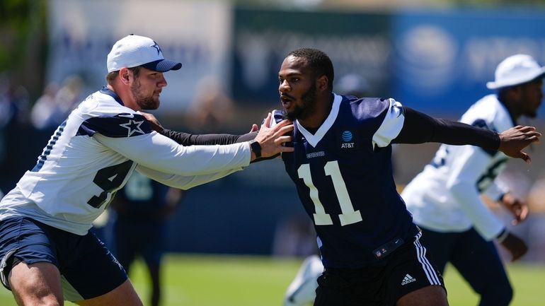 Dallas Cowboys linebacker Micah Parsons, right, and running back Hunter...