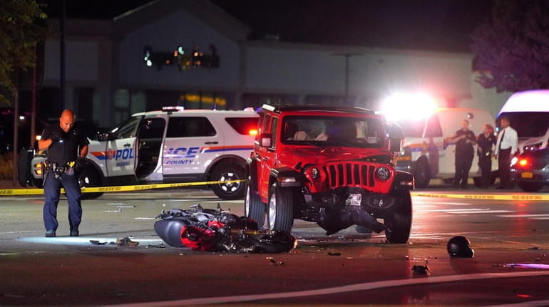 Motorcyclist Killed In Garden City Park Crash Nassau Police Say Newsday 8687