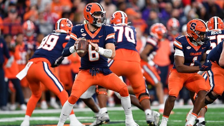 Syracuse quarterback Garrett Shrader (6) looks to pass during the...