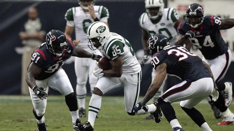 Wide receiver Derrick Mason of the New York Jets looks...